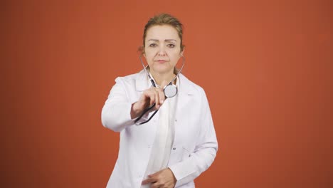 Doctor-listening-to-camera-with-stethoscope.